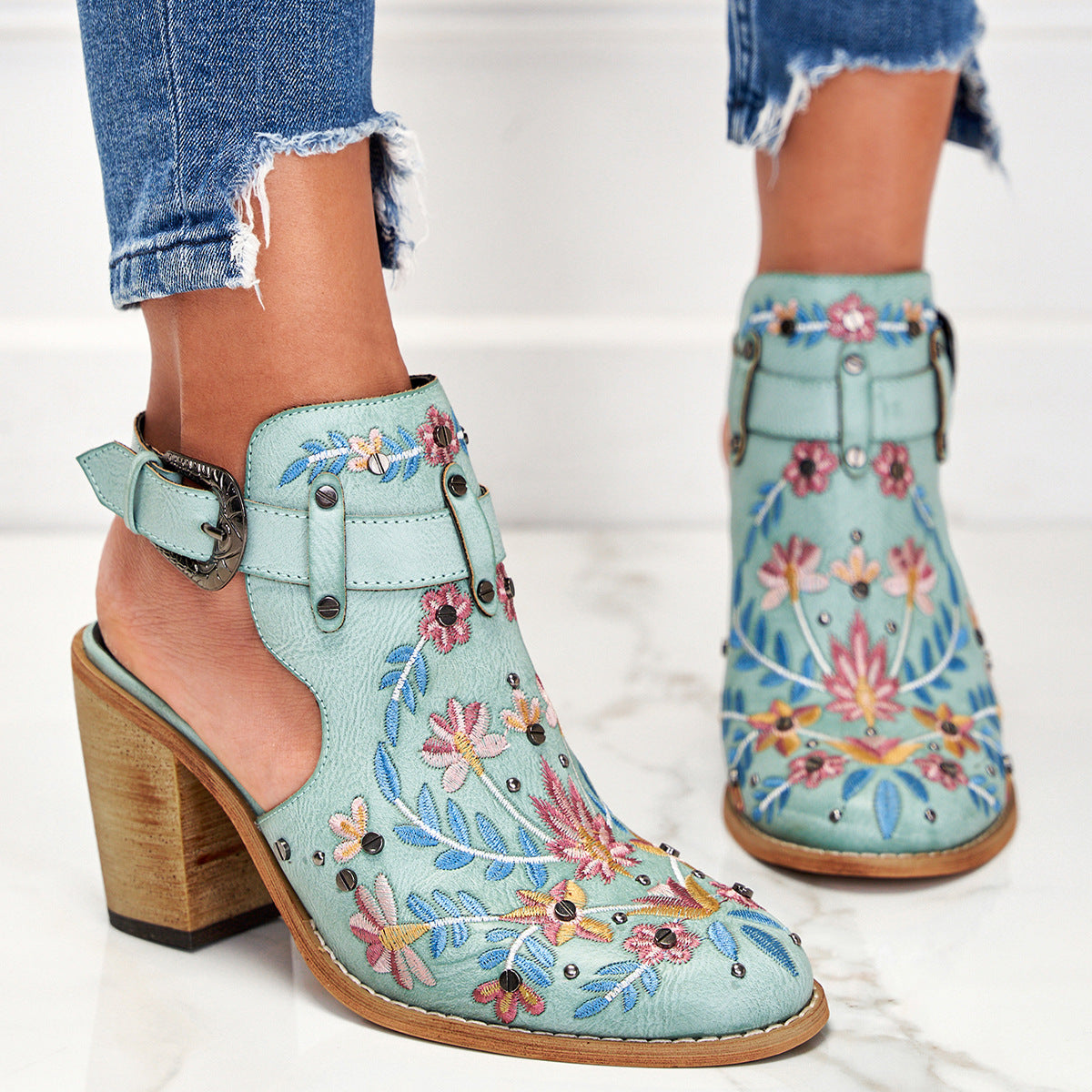 Embroidered Retro Rivet Thick-heeled Sandals