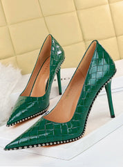 Shallow Pointed Metal Chain Rivet Shoes