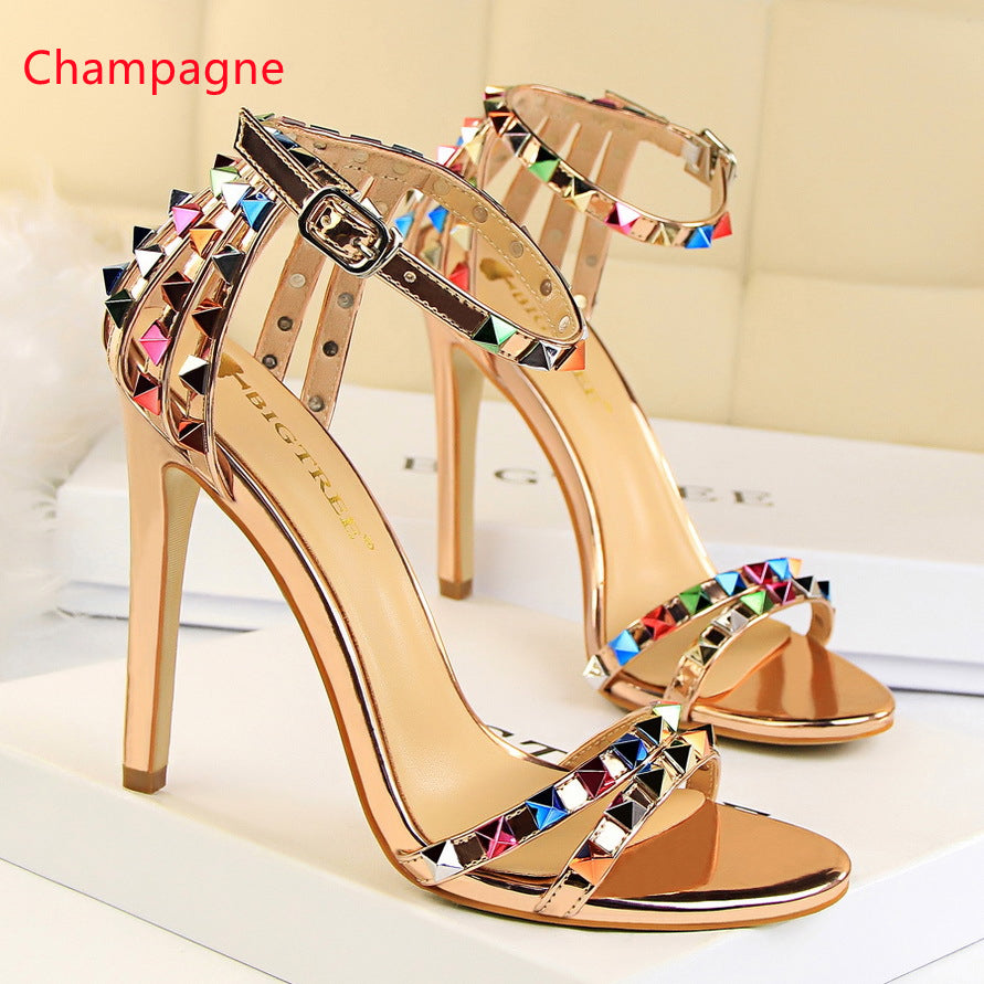 Hollow Colored Rivet Sandals