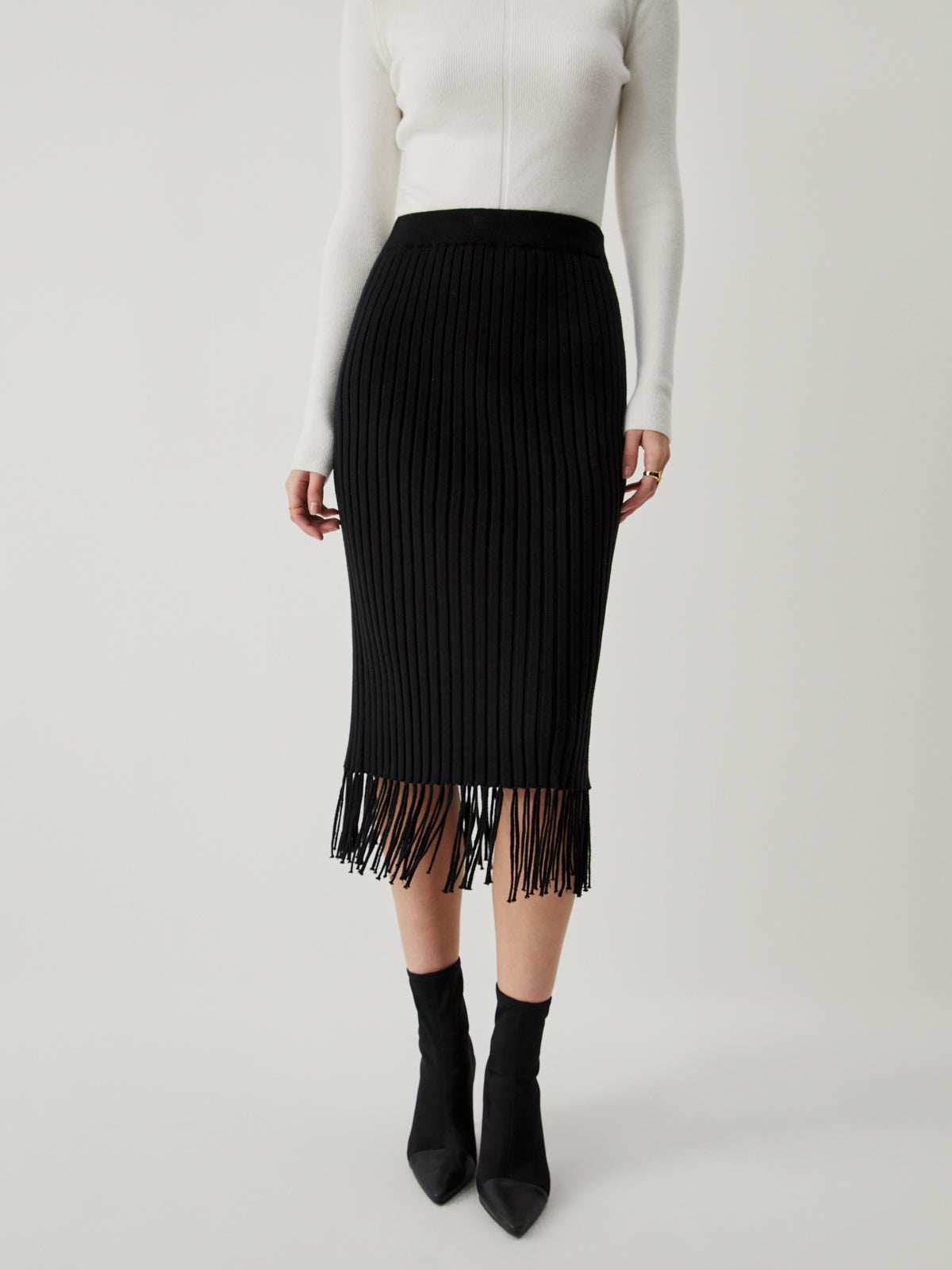 Middle Waist Ribbed Knit Tassel Midi Skirt