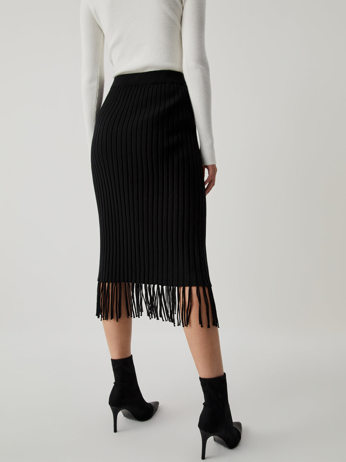 Middle Waist Ribbed Knit Tassel Midi Skirt