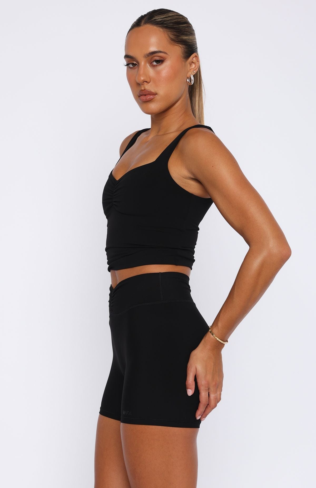 Aura Crop Black