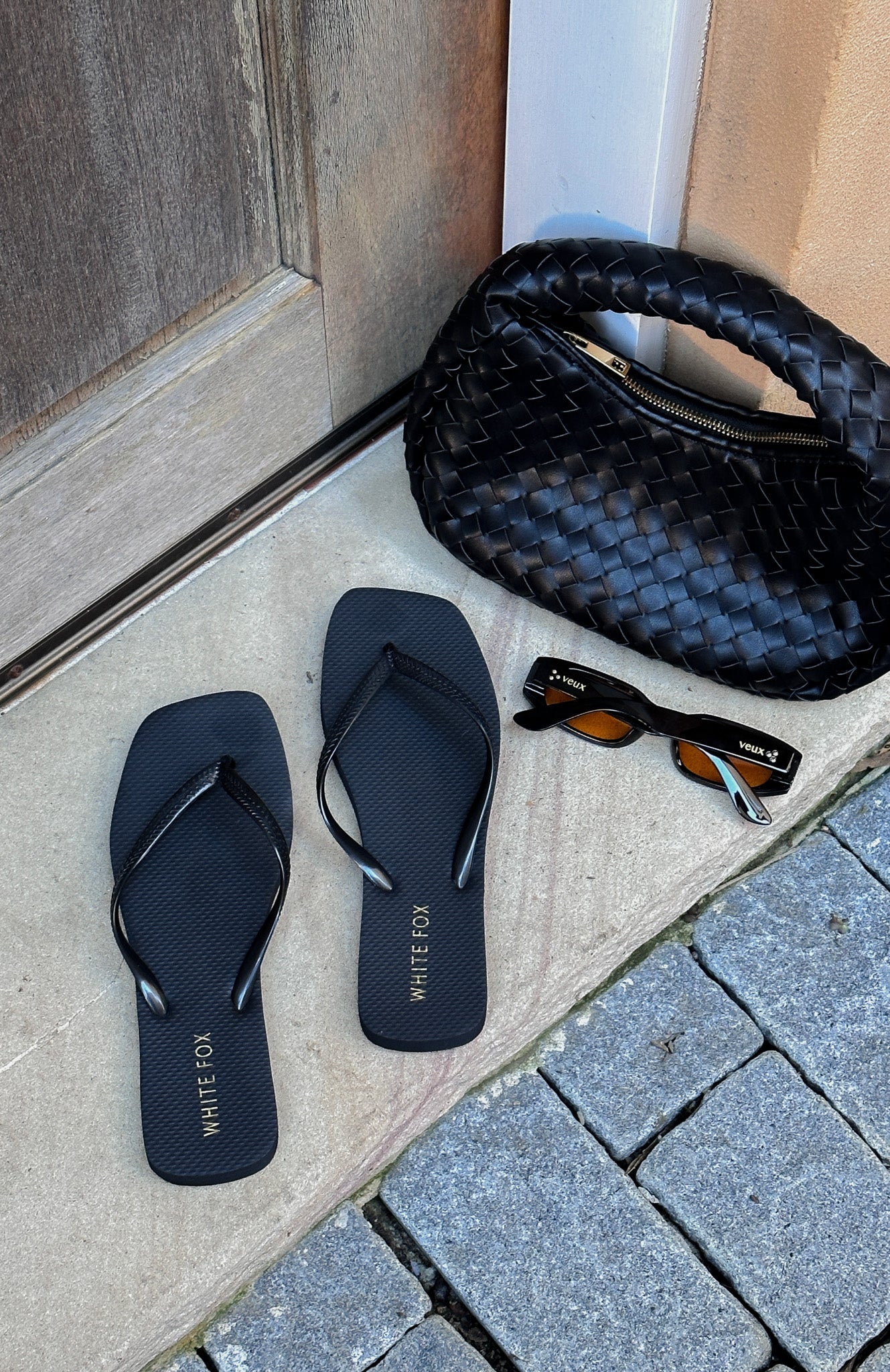 Josie Thong Sandals Black